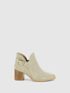 Botins com Fecho em Branco Cru